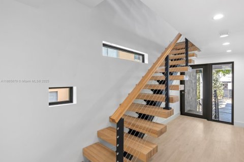 Commercial property in Miami Beach, Florida № 1897112 - photo 18