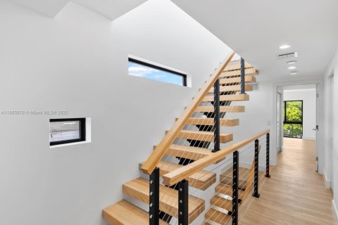 Commercial property in Miami Beach, Florida № 1897112 - photo 19