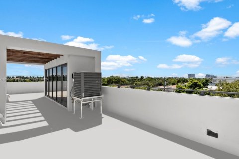 Commercial property in Miami Beach, Florida № 1897112 - photo 12