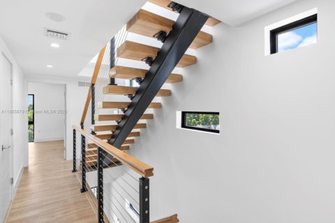 Commercial property in Miami Beach, Florida № 1897112 - photo 21