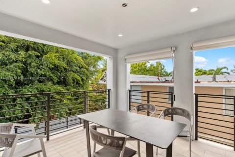 Commercial property in Miami Beach, Florida № 1897112 - photo 8