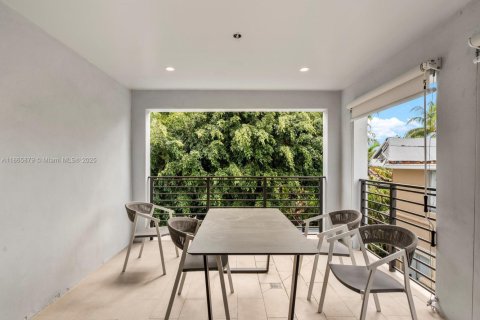 Commercial property in Miami Beach, Florida № 1897112 - photo 7