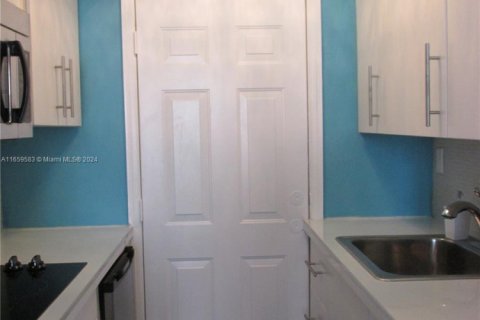 Condominio en venta en Miami Beach, Florida, 1 dormitorio, 39.76 m2 № 1887803 - foto 4