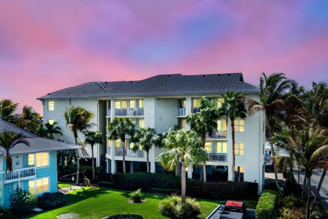 Condo in Stuart, Florida, 2 bedrooms № 2078177 - photo 6