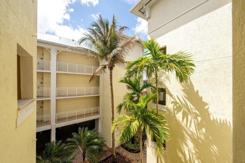 Condo in Stuart, Florida, 2 bedrooms № 2078177 - photo 8