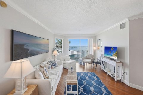 Condo in Stuart, Florida, 2 bedrooms № 2078177 - photo 10
