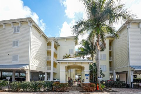 Condo in Stuart, Florida, 2 bedrooms № 2078177 - photo 7