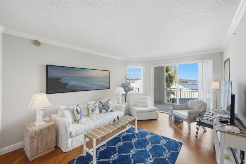 Condo in Stuart, Florida, 2 bedrooms № 2078177 - photo 11