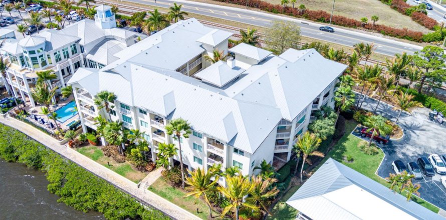 Condo in Stuart, Florida, 2 bedrooms № 2078177