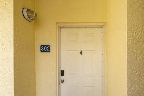 Condo in Stuart, Florida, 2 bedrooms № 2078177 - photo 9