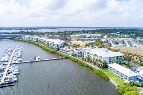Condo in Stuart, Florida, 2 bedrooms № 2078177 - photo 4