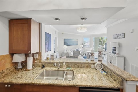 Condo in Stuart, Florida, 2 bedrooms № 2078177 - photo 17