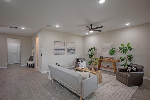 House in Green Cove Springs, Florida 4 bedrooms, 213.49 sq.m. № 2091774 - photo 17