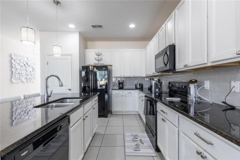 House in Kissimmee, Florida 6 bedrooms, 266.82 sq.m. № 1769964 - photo 10