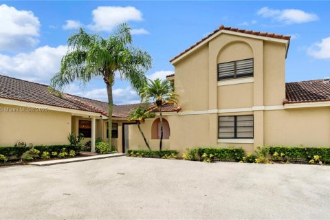 Townhouse in Hialeah, Florida 3 bedrooms, 146.97 sq.m. № 1695730 - photo 3