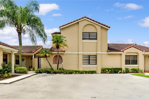 Townhouse in Hialeah, Florida 3 bedrooms, 146.97 sq.m. № 1695730 - photo 2