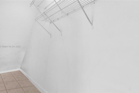 Townhouse in Hialeah, Florida 3 bedrooms, 146.97 sq.m. № 1695730 - photo 22