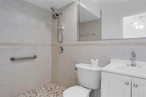 Townhouse in Hialeah, Florida 3 bedrooms, 146.97 sq.m. № 1695730 - photo 23