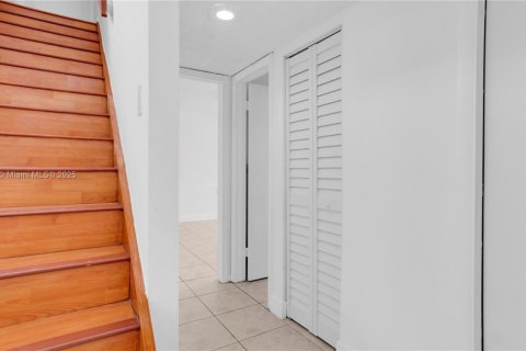 Townhouse in Hialeah, Florida 3 bedrooms, 146.97 sq.m. № 1695730 - photo 16
