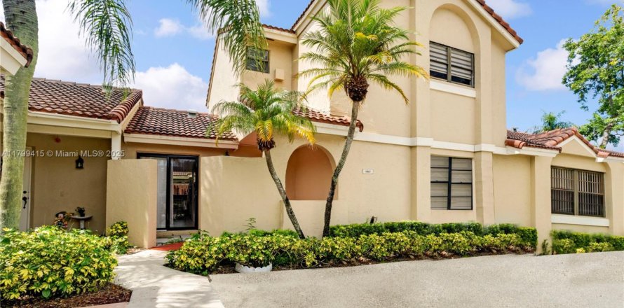 Townhouse in Hialeah, Florida 3 bedrooms, 146.97 sq.m. № 1695730