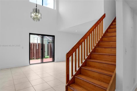 Townhouse in Hialeah, Florida 3 bedrooms, 146.97 sq.m. № 1695730 - photo 9