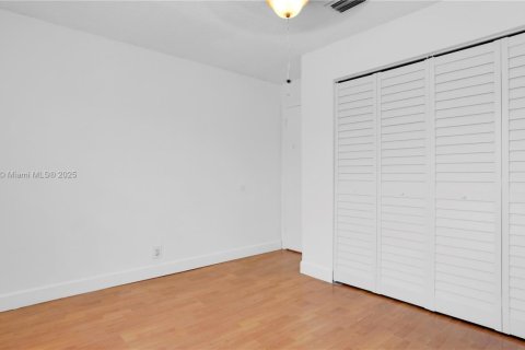 Townhouse in Hialeah, Florida 3 bedrooms, 146.97 sq.m. № 1695730 - photo 27