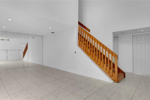 Townhouse in Hialeah, Florida 3 bedrooms, 146.97 sq.m. № 1695730 - photo 11