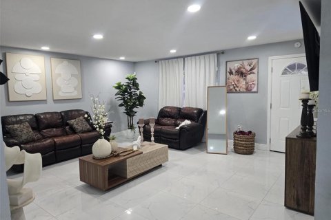Casa en venta en Spring Hill, Florida, 4 dormitorios, 229.65 m2 № 2195325 - foto 8