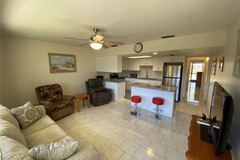 Condominio en venta en Lake Wales, Florida, 1 dormitorio, 67.26 m2 № 1508466 - foto 2