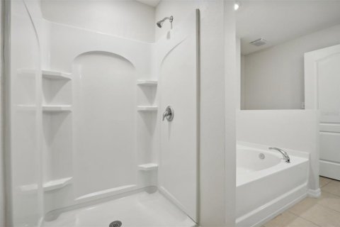House in Poinciana, Florida 4 bedrooms, 173.63 sq.m. № 1522530 - photo 19