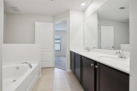 House in Poinciana, Florida 4 bedrooms, 173.63 sq.m. № 1522530 - photo 18
