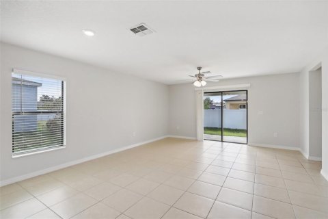 House in Poinciana, Florida 4 bedrooms, 173.63 sq.m. № 1522530 - photo 11