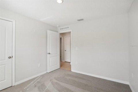 House in Poinciana, Florida 4 bedrooms, 173.63 sq.m. № 1522530 - photo 25