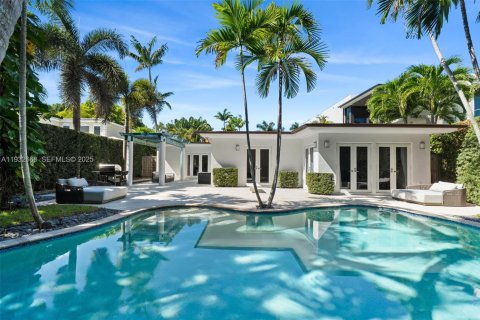 Villa ou maison à louer à Miami Beach, Floride: 5 chambres, 369.75 m2 № 2000397 - photo 2