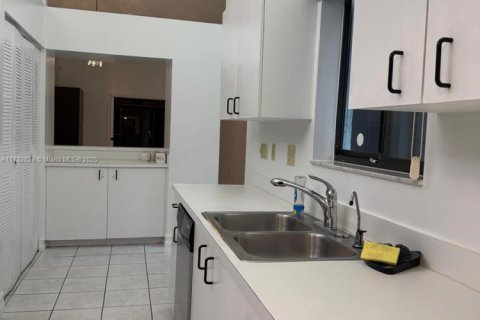 Condominio en venta en Tamarac, Florida, 2 dormitorios, 116.69 m2 № 1865321 - foto 2