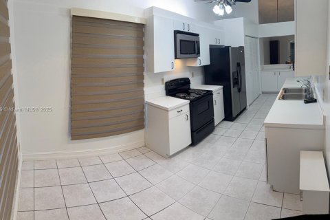 Condominio en venta en Tamarac, Florida, 2 dormitorios, 116.69 m2 № 1865321 - foto 17
