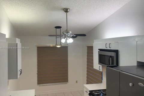 Condominio en venta en Tamarac, Florida, 2 dormitorios, 116.69 m2 № 1865321 - foto 18