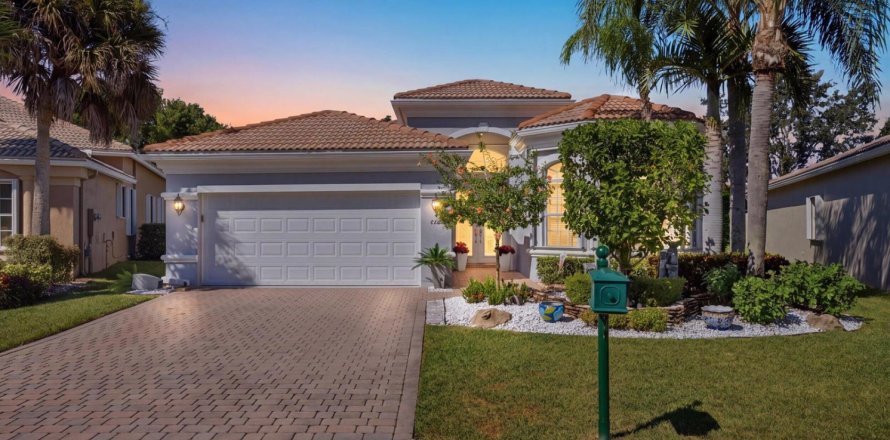 House in Lake Worth, Florida 3 bedrooms, 190.73 sq.m. № 2417555