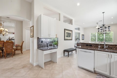 House in Lake Worth, Florida 3 bedrooms, 190.73 sq.m. № 2417555 - photo 15
