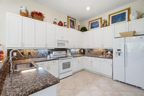 House in Lake Worth, Florida 3 bedrooms, 190.73 sq.m. № 2417555 - photo 16