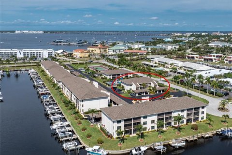 Condo in Punta Gorda, Florida, 2 bedrooms  № 1642121 - photo 1