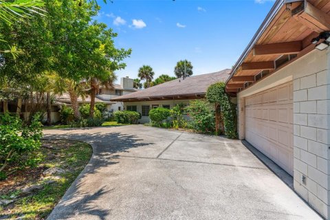 Villa ou maison à vendre à Cocoa Beach, Floride: 4 chambres, 240.15 m2 № 2312639 - photo 2