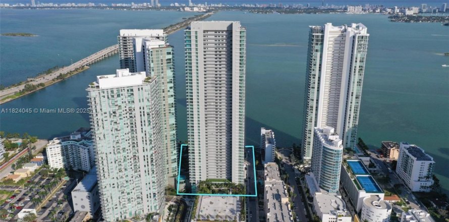 Condominio en Miami, Florida, 2 dormitorios № 1790925
