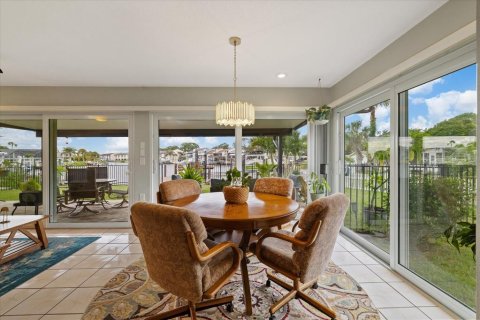 House in New Port Richey, Florida 3 bedrooms, 143.72 sq.m. № 2405049 - photo 19