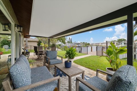 House in New Port Richey, Florida 3 bedrooms, 143.72 sq.m. № 2405049 - photo 5