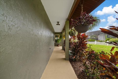 House in New Port Richey, Florida 3 bedrooms, 143.72 sq.m. № 2405049 - photo 6