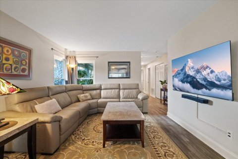 House in New Port Richey, Florida 3 bedrooms, 143.72 sq.m. № 2405049 - photo 11