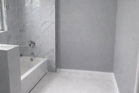 Villa ou maison à vendre à Miami, Floride: 3 chambres, 126.72 m2 № 1993427 - photo 3
