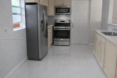 Villa ou maison à vendre à Miami, Floride: 3 chambres, 126.72 m2 № 1993427 - photo 12