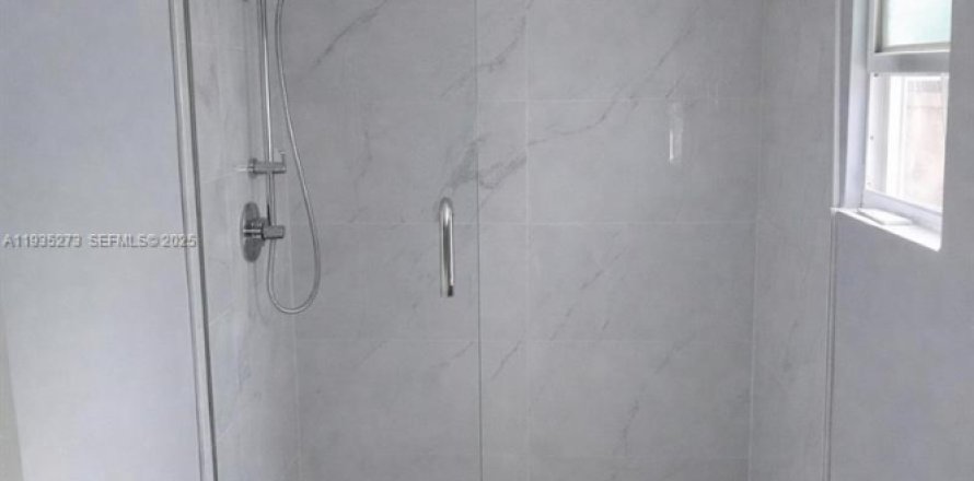 Villa ou maison à Miami, Floride 3 chambres, 126.72 m2 № 1993427